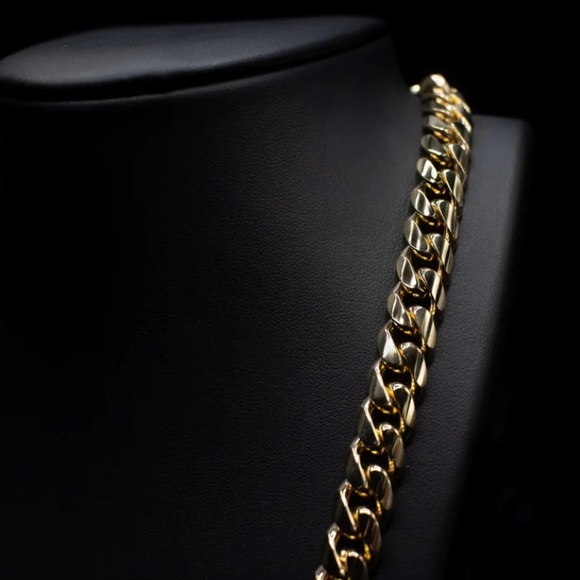 Gold Cuban Link Chain - Picture 3 of 5